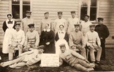 Friedrich (sitting 2nd left) in the Bromberg military hospital