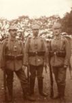 Der Schwarzwälder Onkel (Mitte) als Soldat