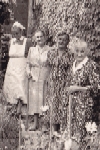 the sisters 1960 in Berta's garden